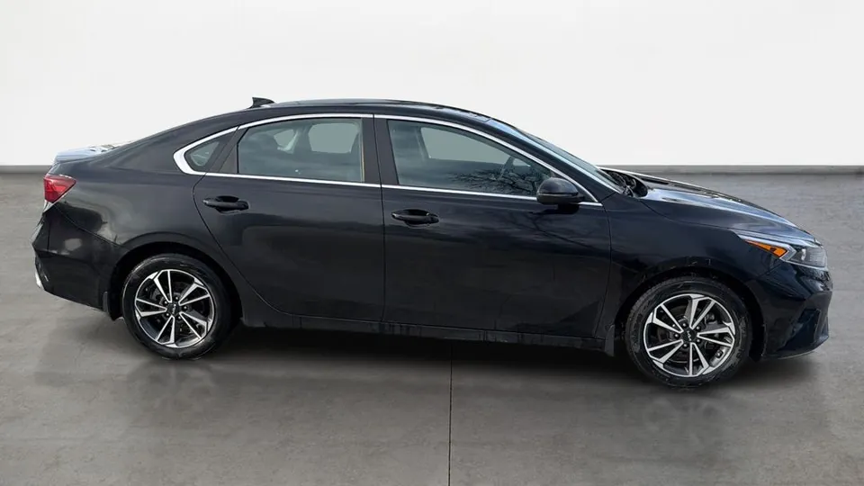 Kia Forte 2023 photo 4