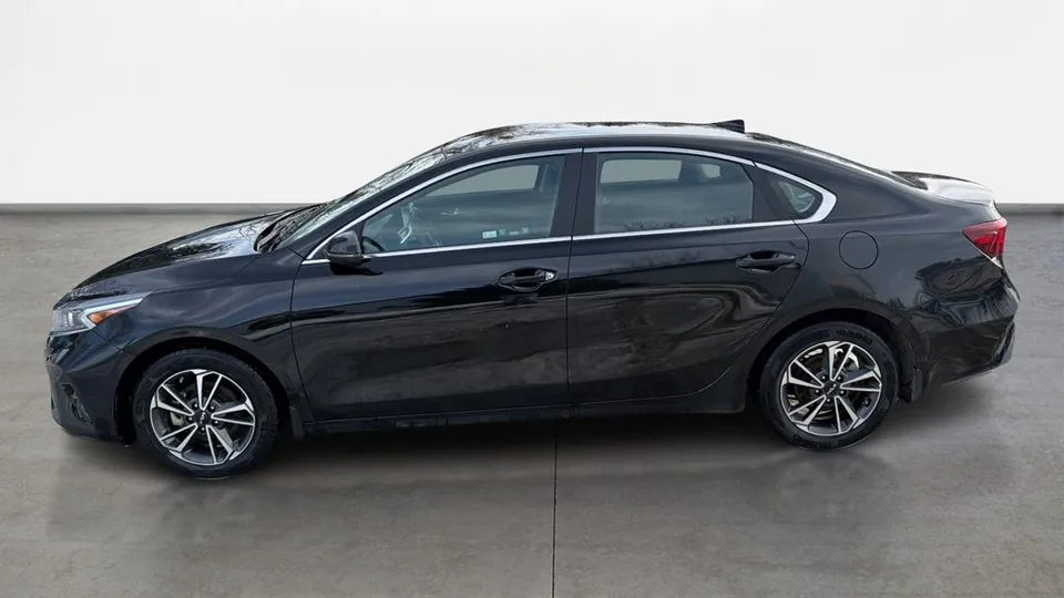 Kia Forte 2023 photo 2