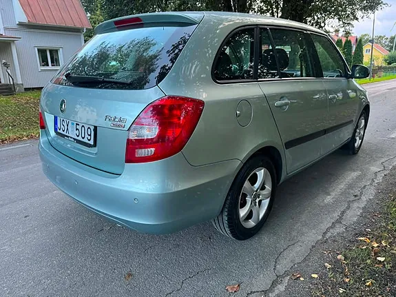 Skoda Fabia 2009 photo 3