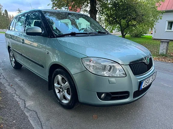 Skoda Fabia 2009 photo 2
