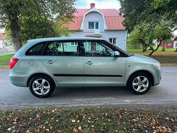 Skoda Fabia 2009 photo 5