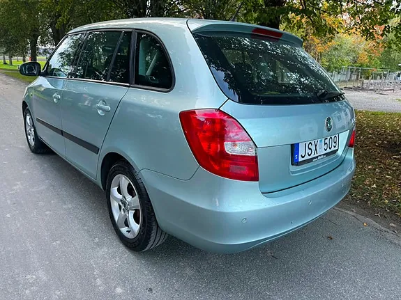 Skoda Fabia 2009 photo 4