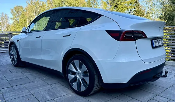 Tesla Model Y 2023 photo 2