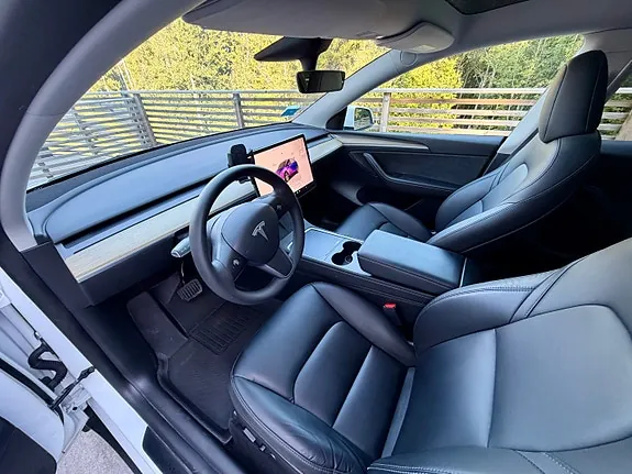 Tesla Model Y 2023 photo 3
