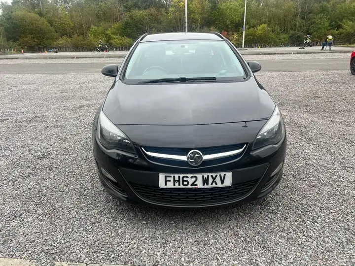 Vauxhall Astra 2013 photo 5