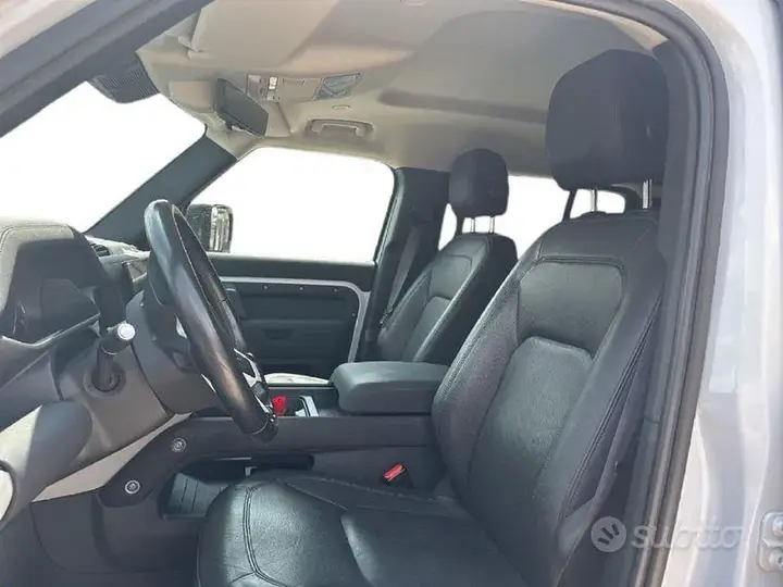 Land Rover Defender 2022 photo 3