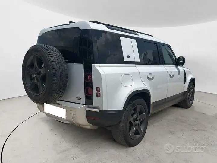 Land Rover Defender 2022 photo 2