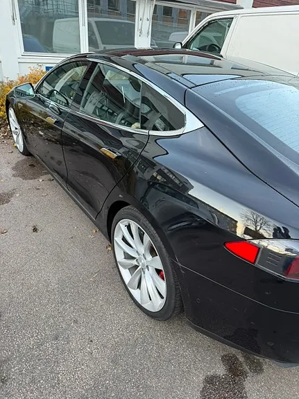 Tesla Model S 2015 photo 2