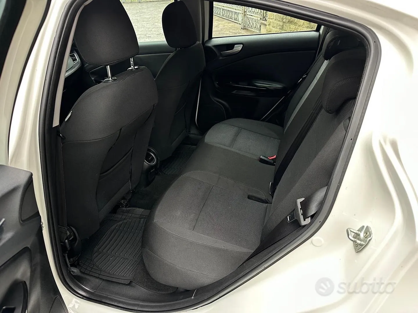 Alfa Romeo Giulietta 2012 photo 5