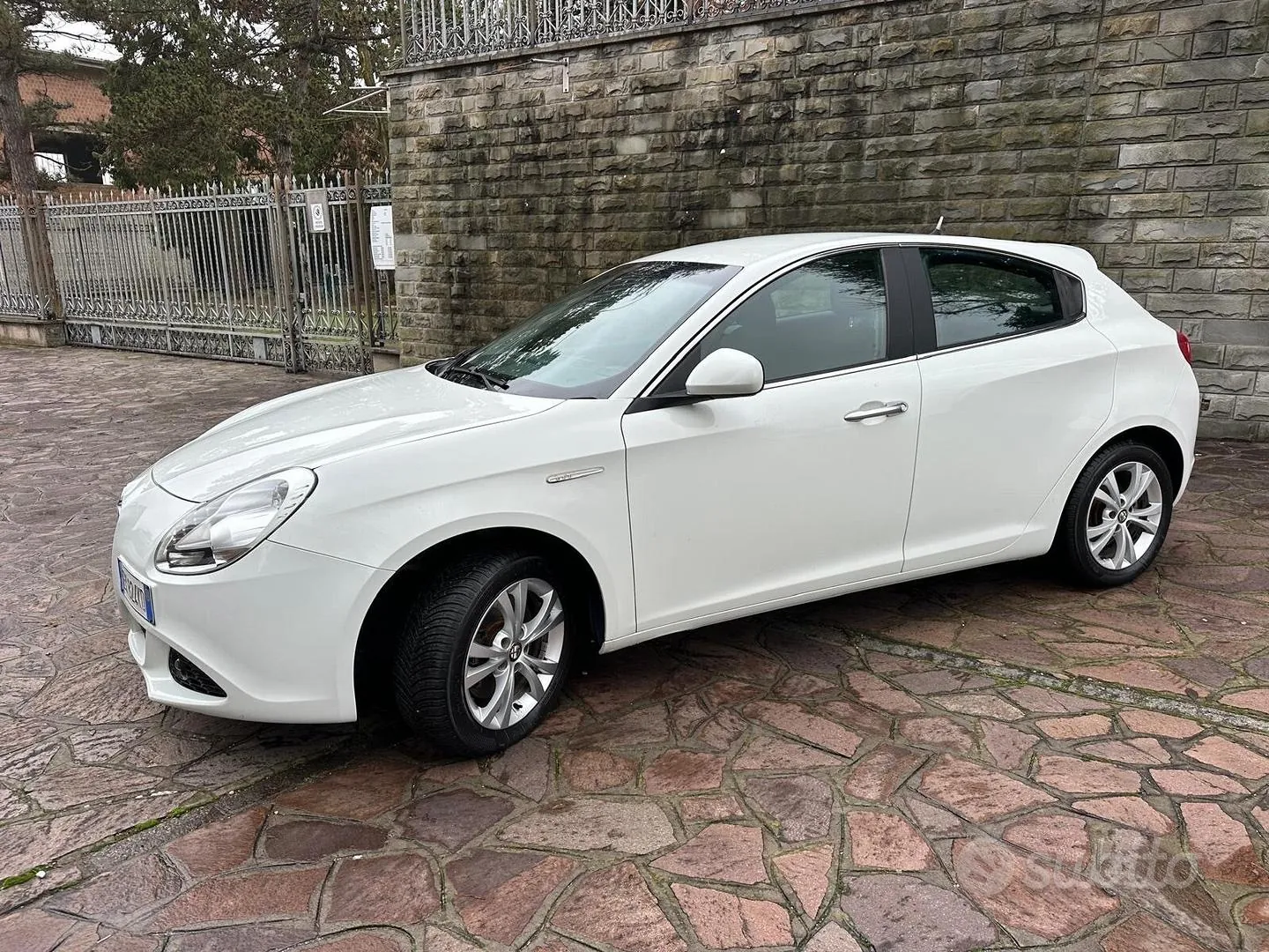 Alfa Romeo Giulietta 2012 photo 2