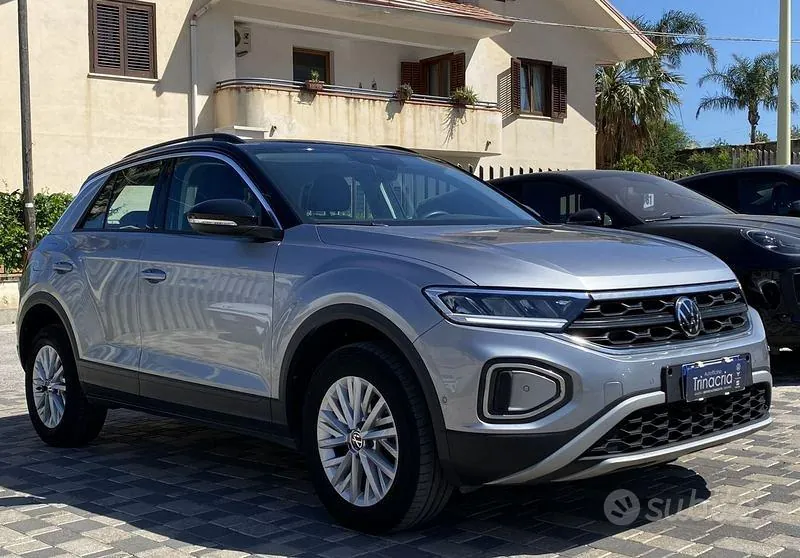 Volkswagen T-Roc 2023 photo 3