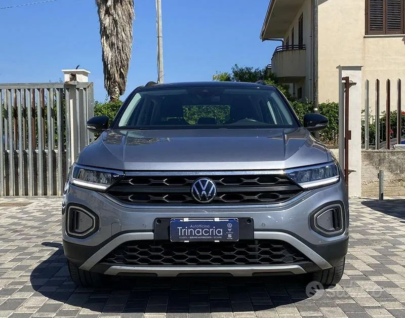 Volkswagen T-Roc 2023 photo 2