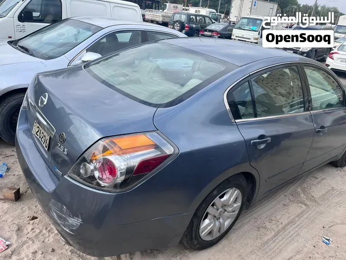 Nissan Altima 2011 photo 2