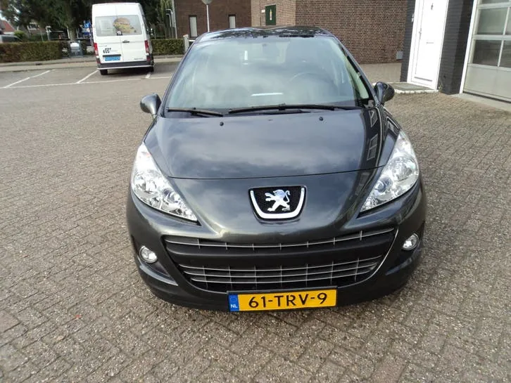 Peugeot 207 2012 photo 2