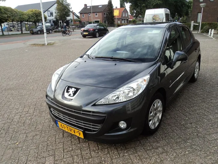 Peugeot 207 2012 photo 3