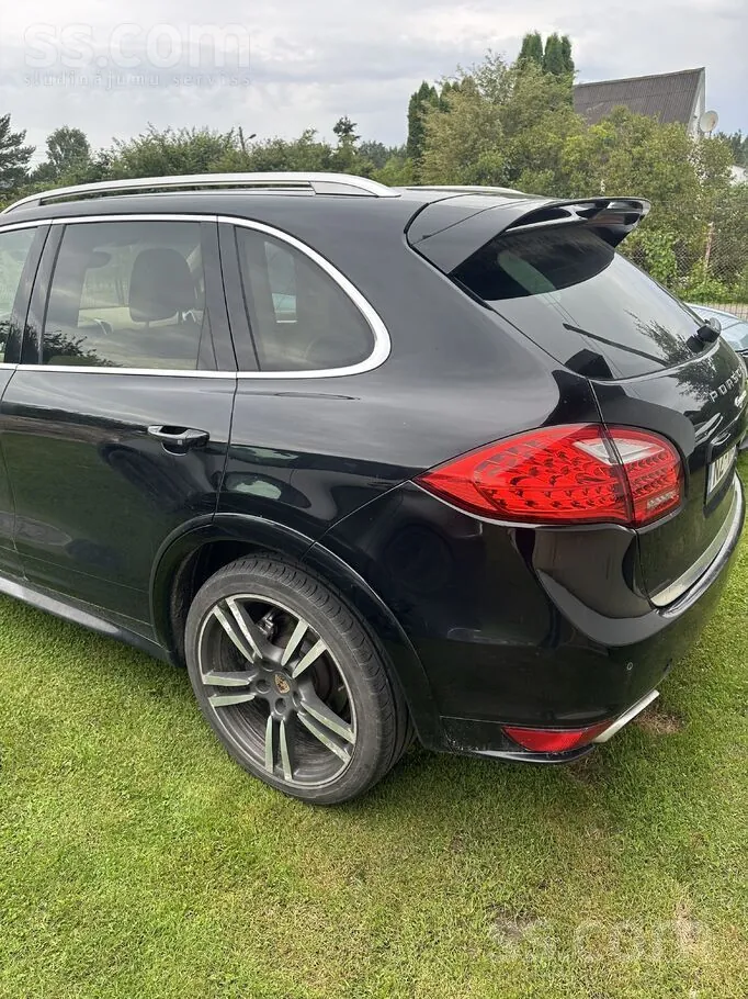 Porsche Cayenne 2013 photo 2