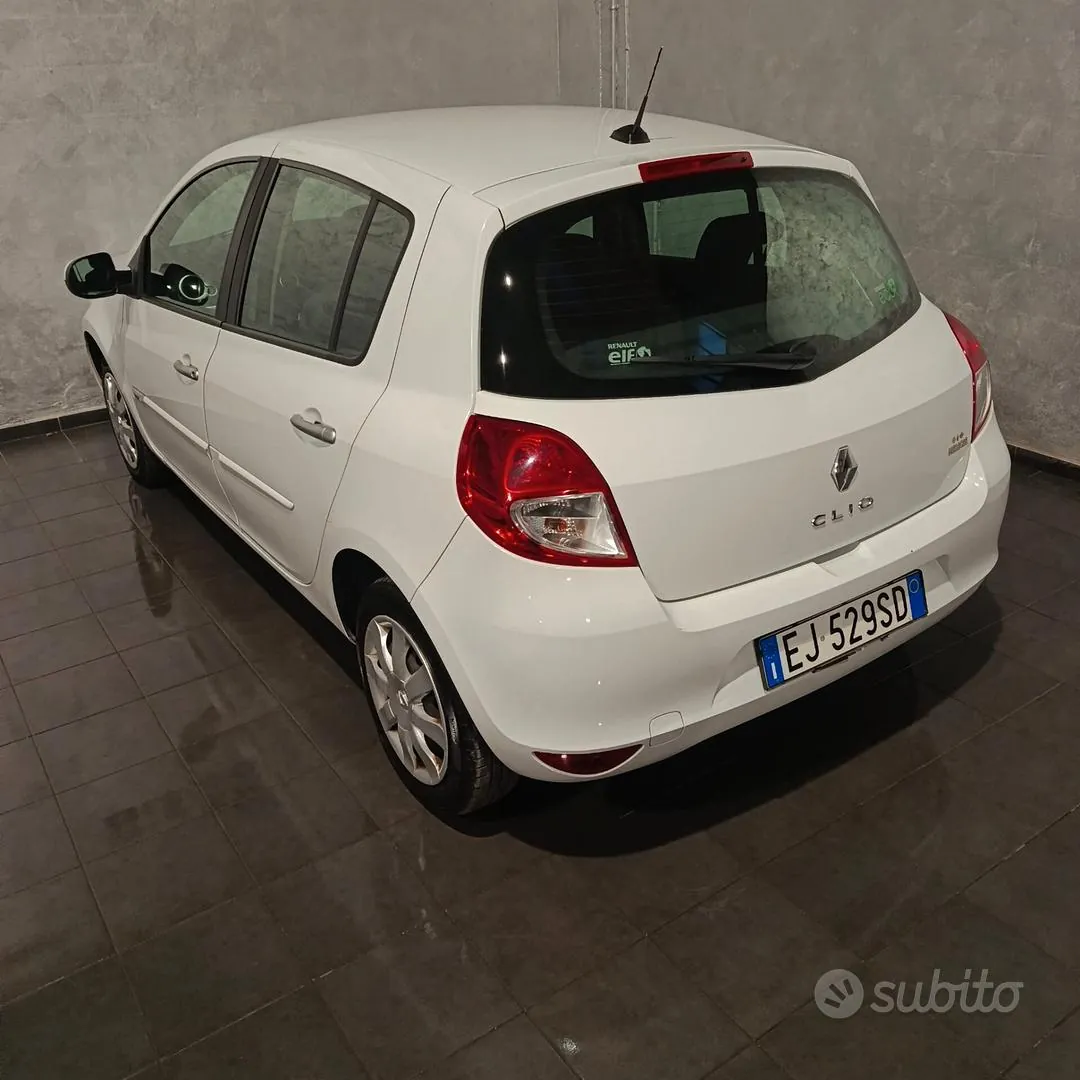 Renault Clio 2011 photo 5