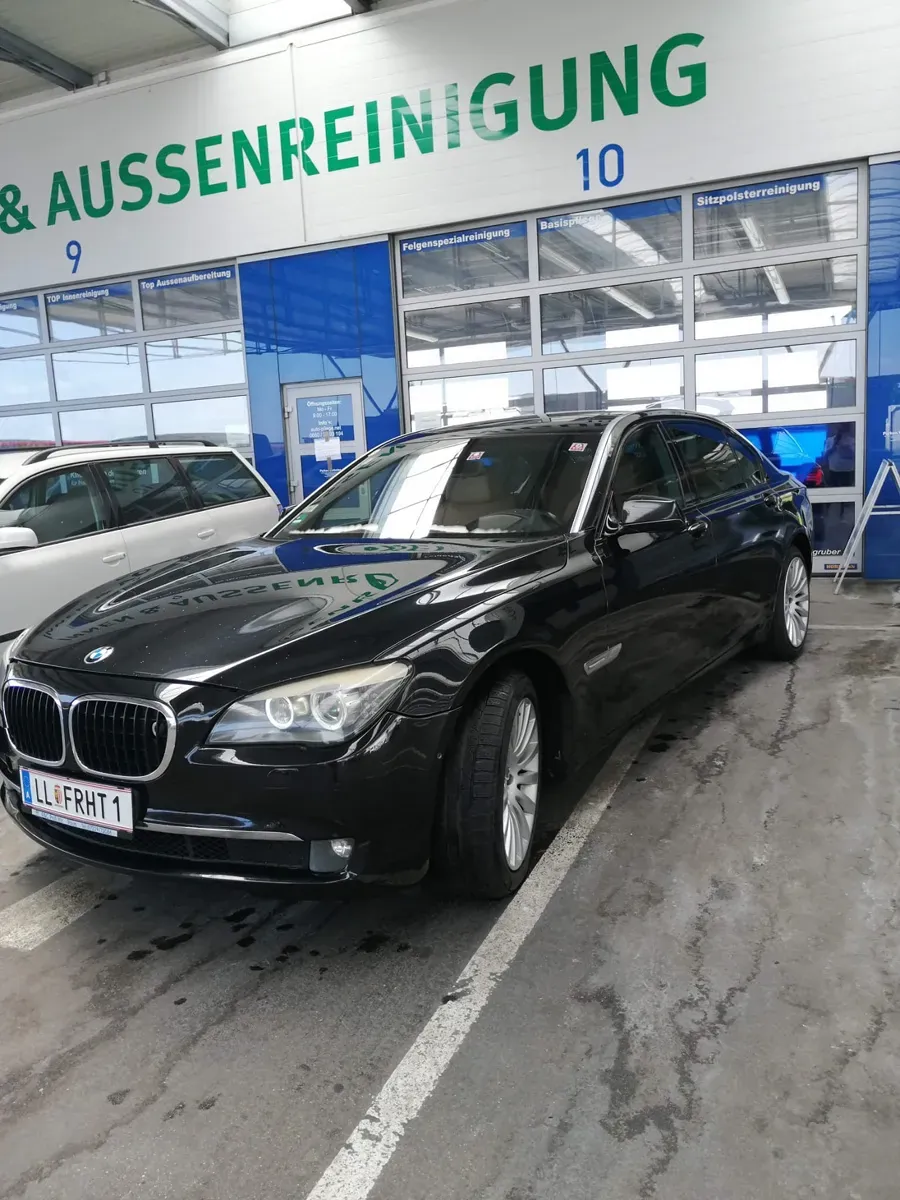 BMW 750Li 2009 photo 2
