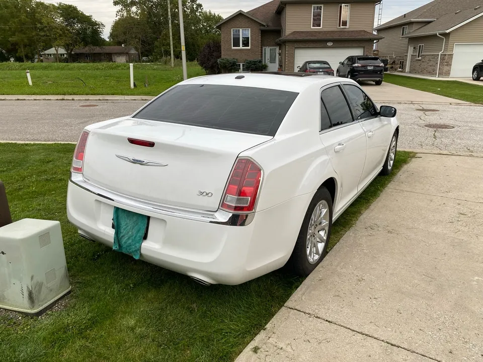 Chrysler 300 2013 photo 3