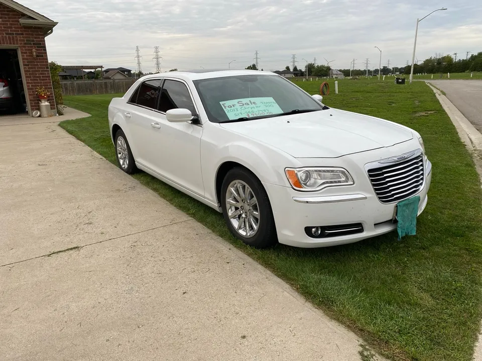 Chrysler 300 2013 photo 2