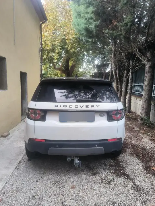 Land Rover Discovery Sport 2017 photo 3