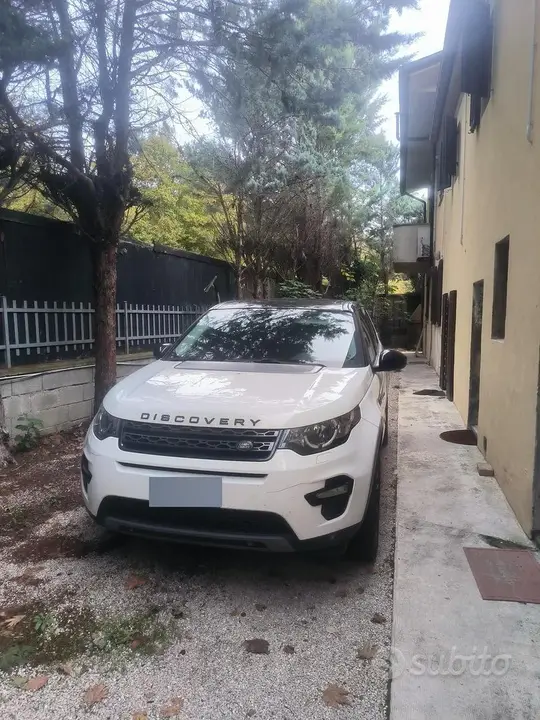 Land Rover Discovery Sport 2017 photo 4
