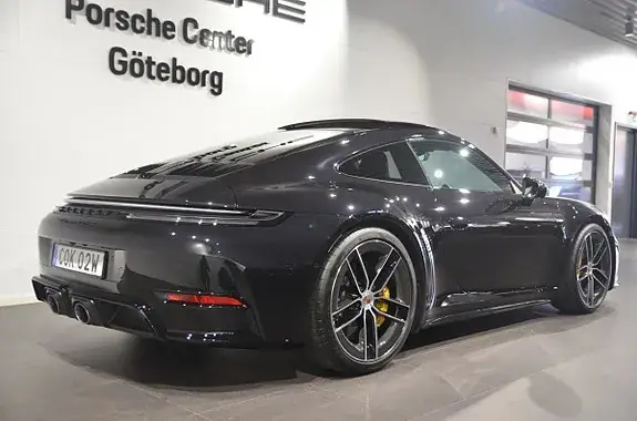 Porsche 911 Carrera 4 Gts 2025 photo 4