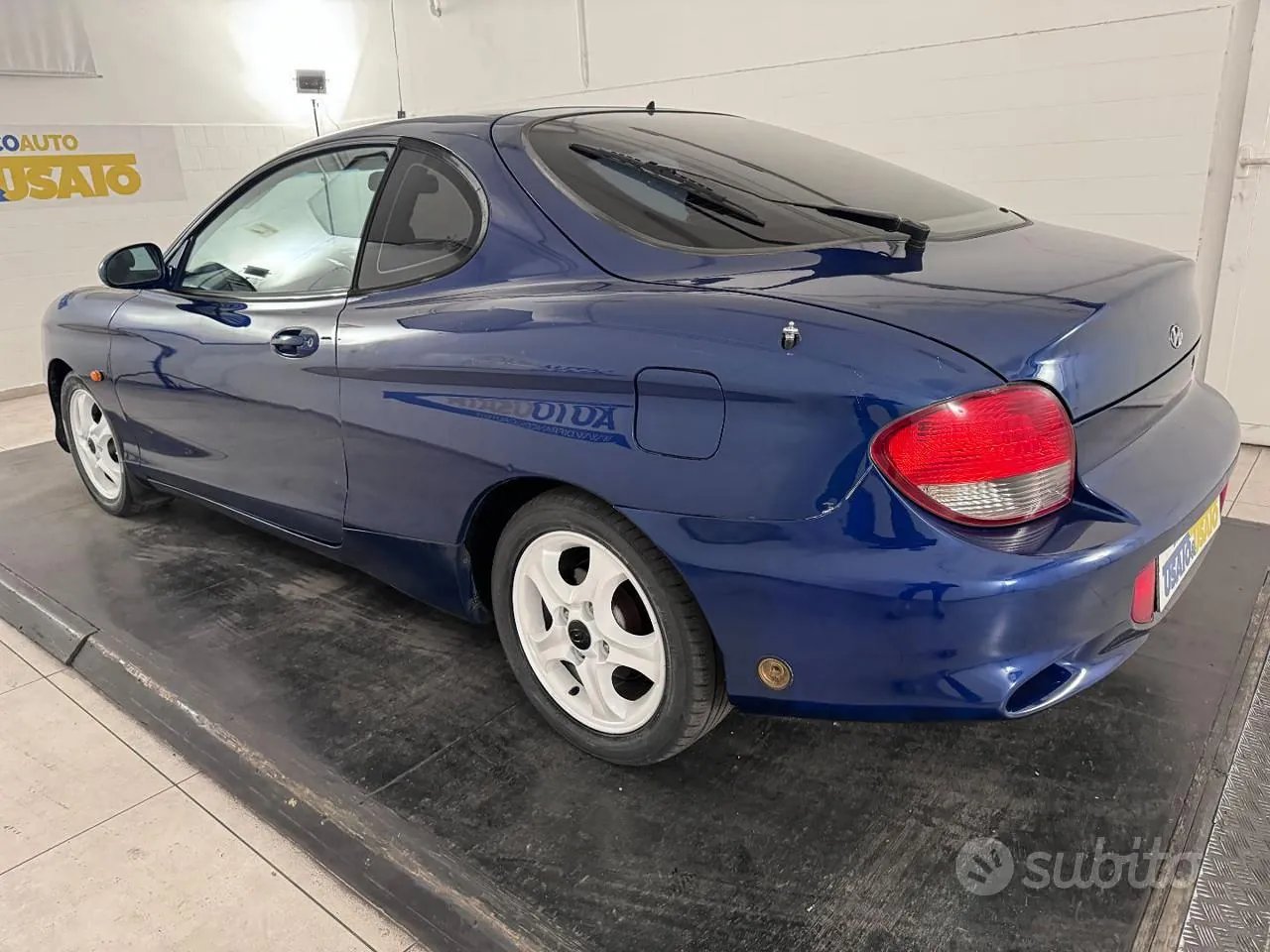 Hyundai Coupe 2000 photo 2