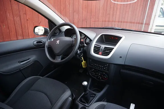 Peugeot 206 2010 photo 5