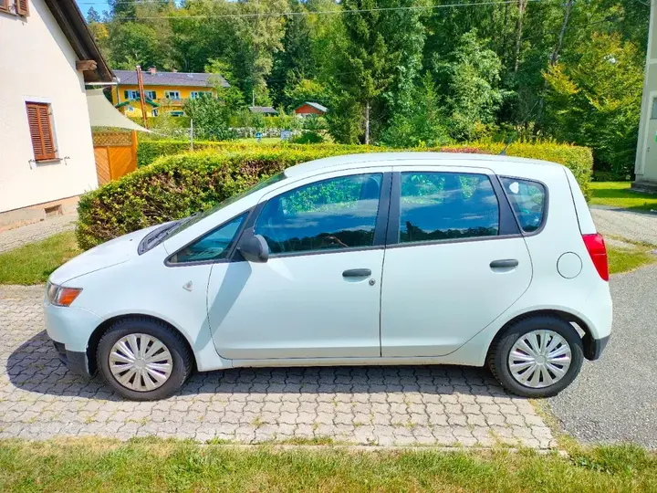 Mitsubishi Colt 2012 photo 2