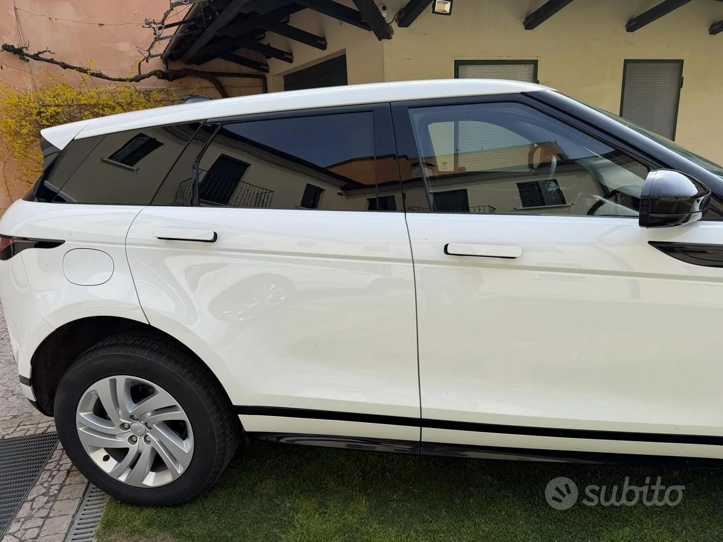 Land Rover Range Rover Evoque 2022 photo 3