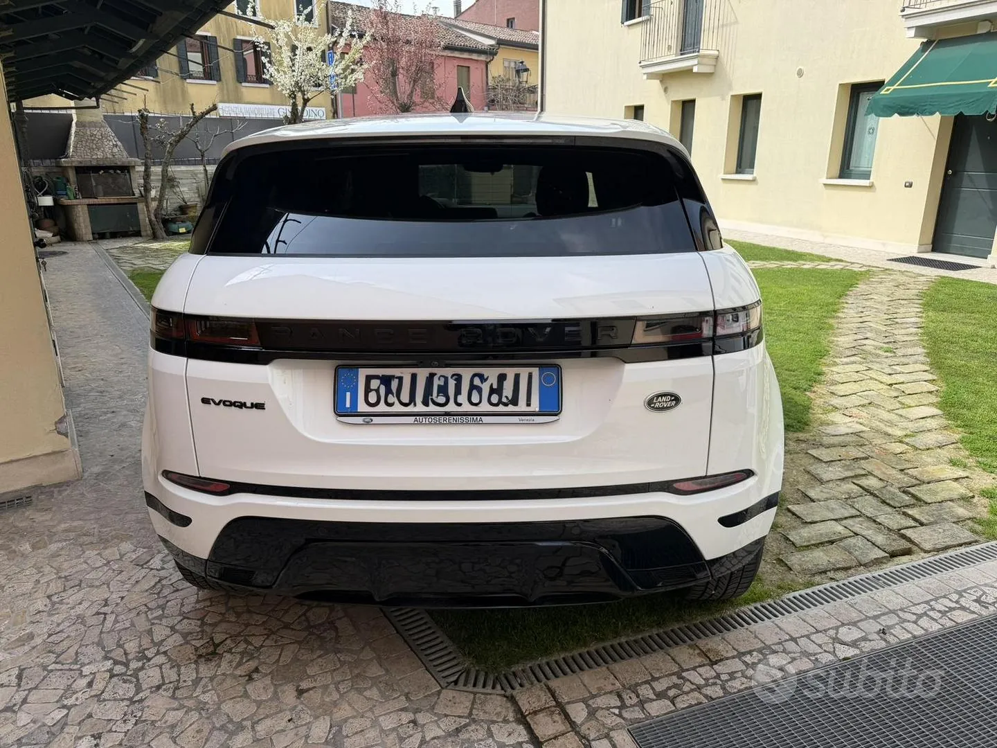Land Rover Range Rover Evoque 2022 photo 2