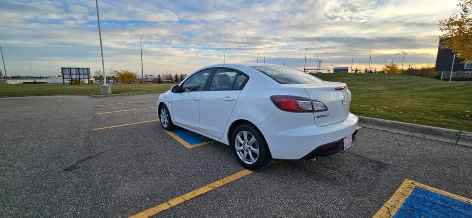 Mazda 3 2010 photo 3