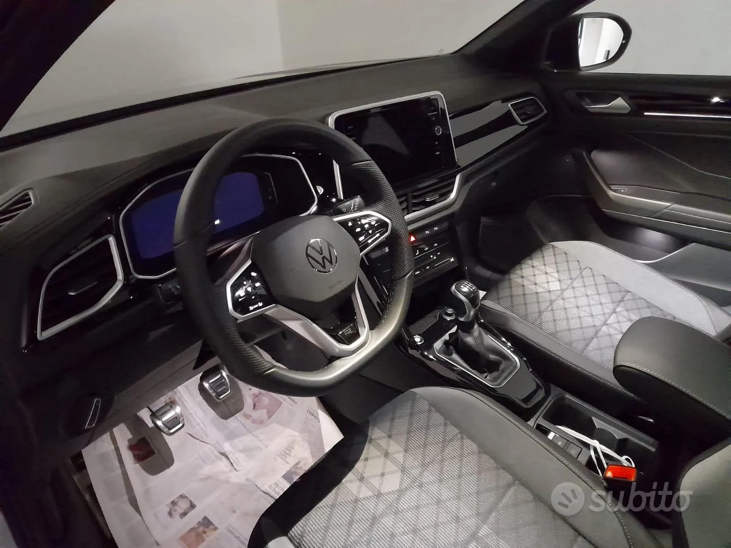 Volkswagen T-Roc 2022 photo 2