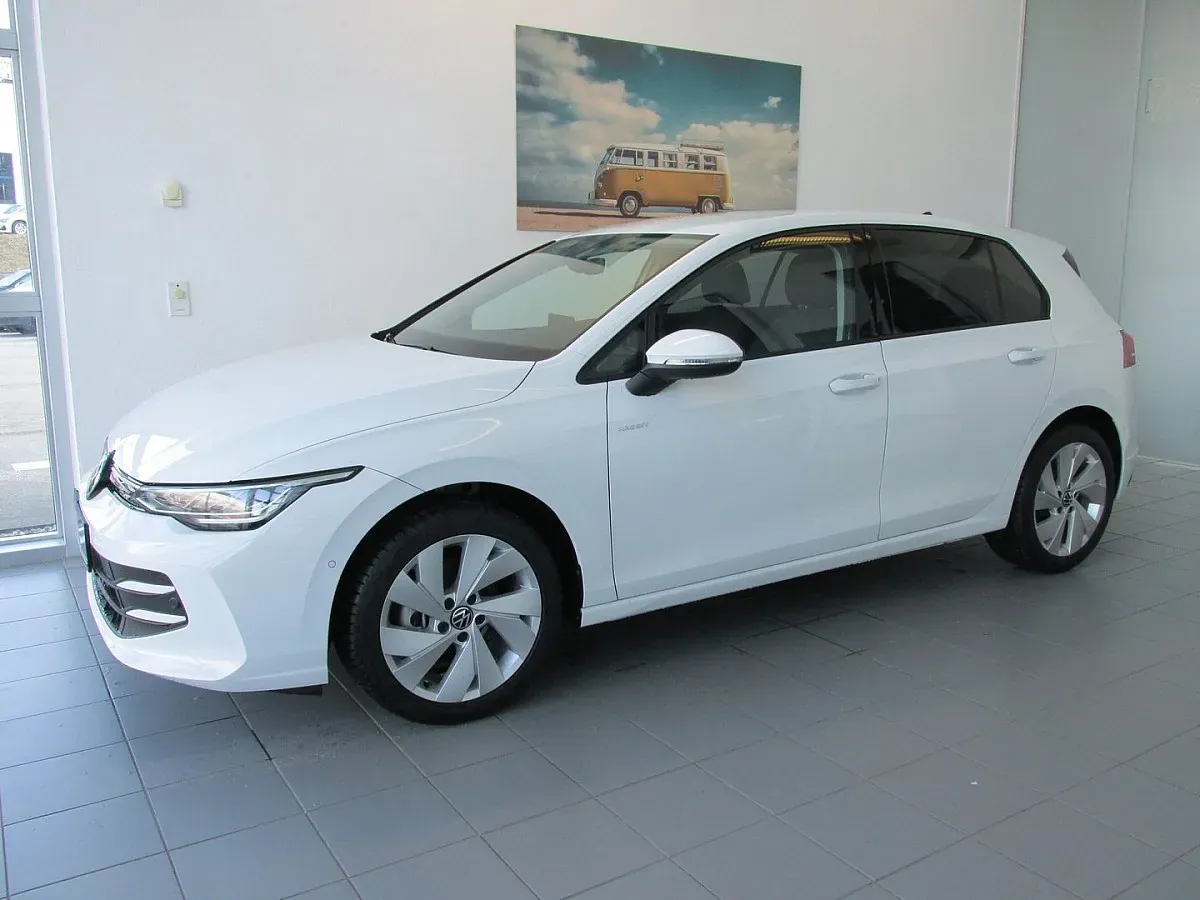 Volkswagen Golf 2025 photo 2
