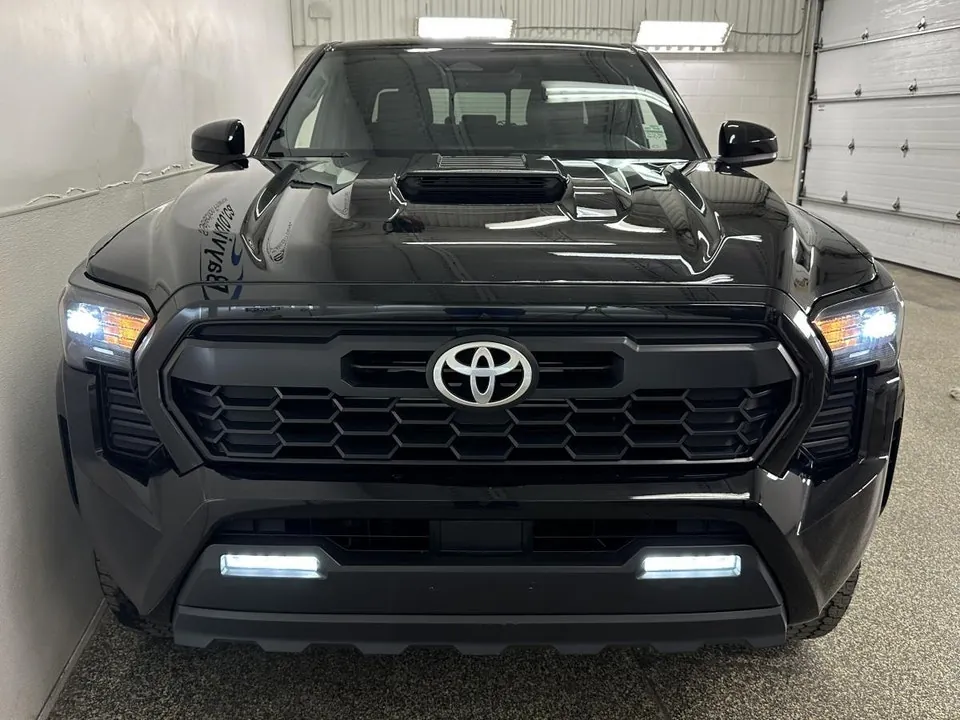 Toyota Tacoma 2025 photo 2