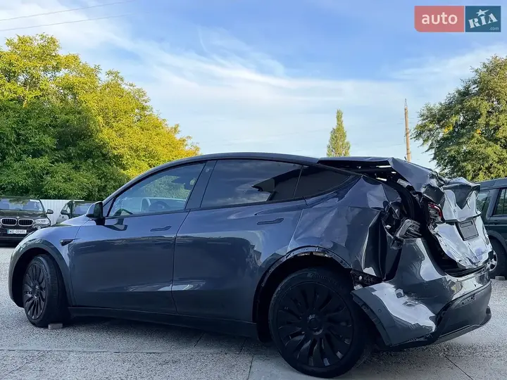 Tesla Model Y 2022 photo 3