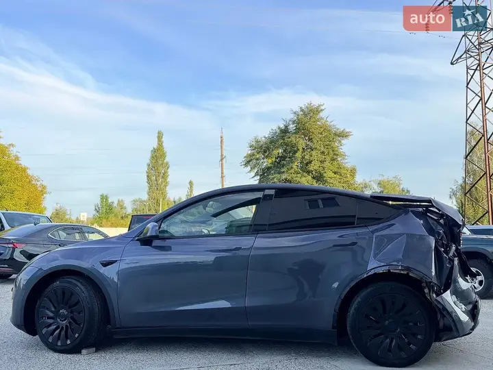 Tesla Model Y 2022 photo 2