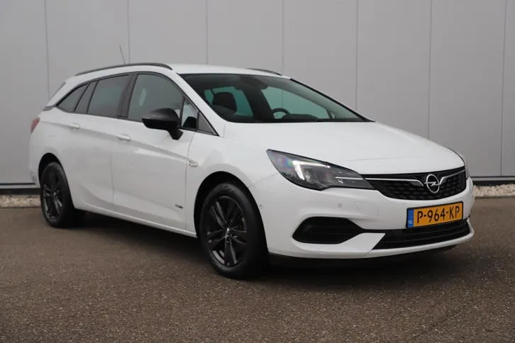 Opel Astra 2022 photo 3