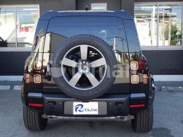 Land Rover Defender 110 2026 photo 2