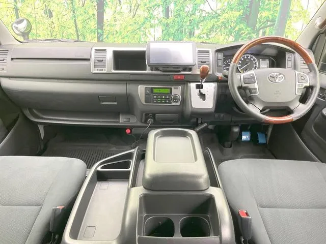 Toyota Hiace Bus 2021 photo 2