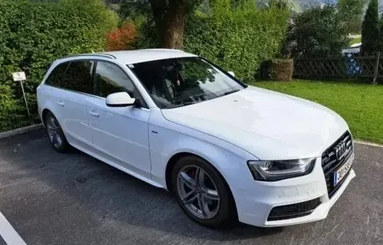 Audi A4 2013 photo 2
