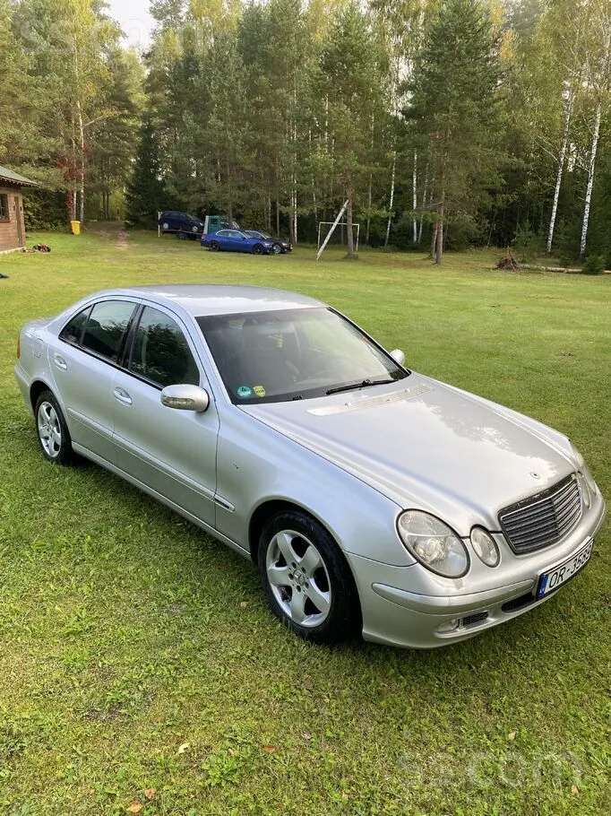 Mercedes-Benz E220 2003 photo 4