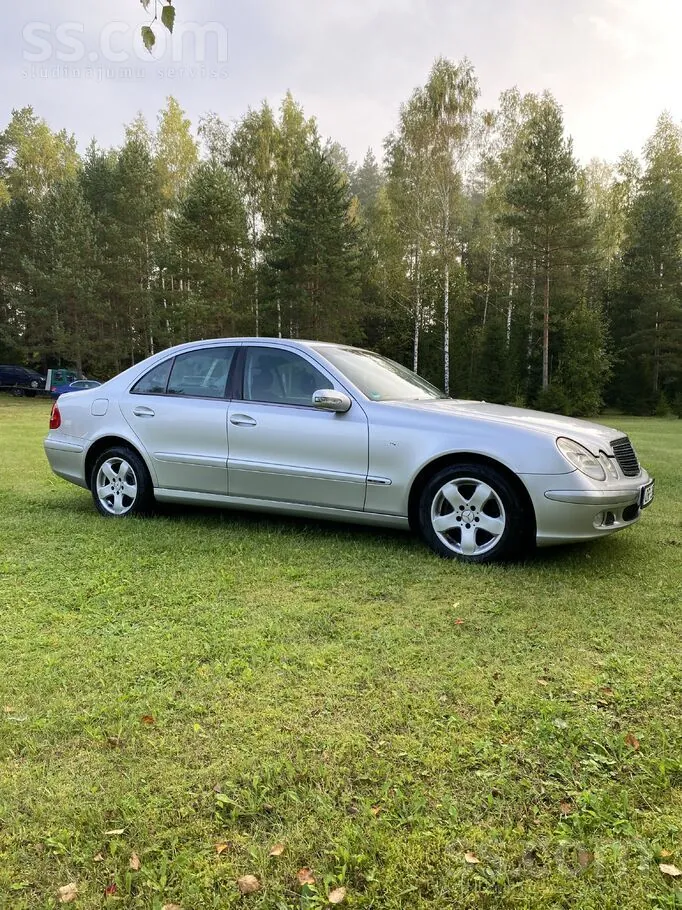 Mercedes-Benz E220 2003 photo 5