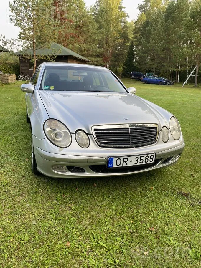 Mercedes-Benz E220 2003 photo 3