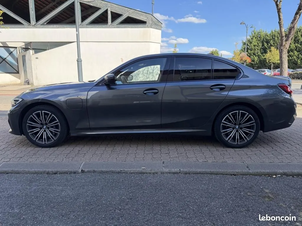BMW 3 Series 2020 photo 2