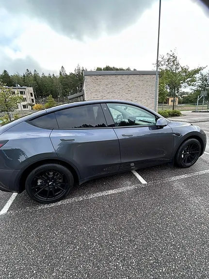 Tesla Model Y 2021 photo 2