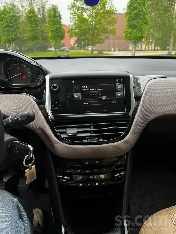 Peugeot 2008 2014 photo 4