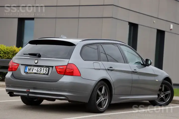 BMW 318D 2010 photo 3