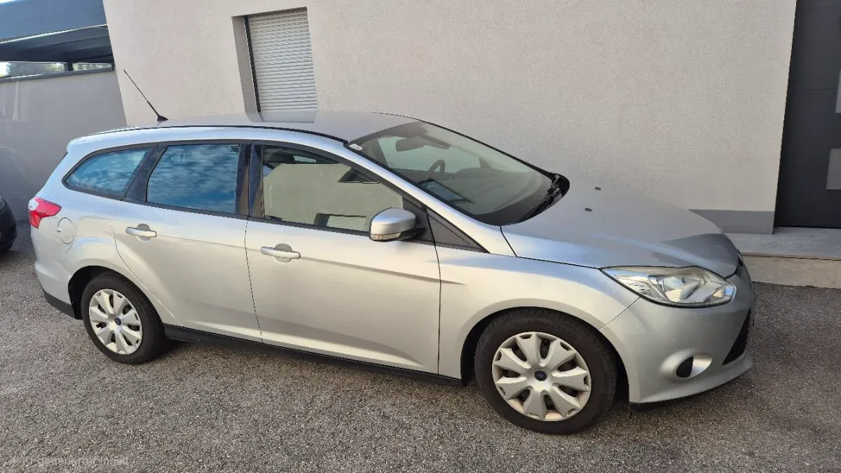 Ford Focus 2011 photo 2